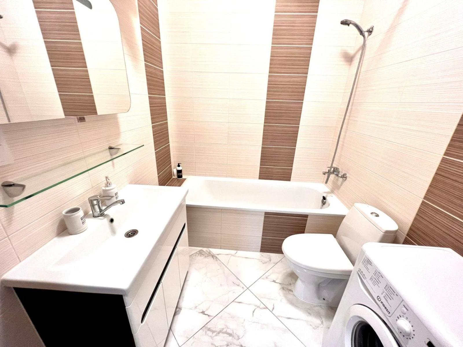 Семицвіт Lägenhet Lviv Exteriör bild