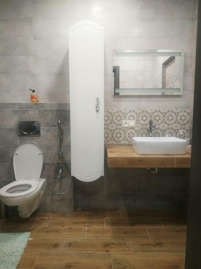 Семицвіт Lägenhet Lviv Exteriör bild